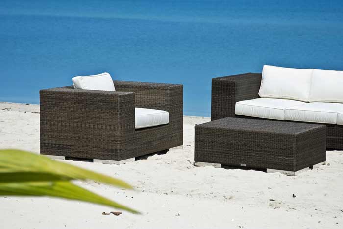 Lounge-Set-Rattan am Meer depositphotos.com